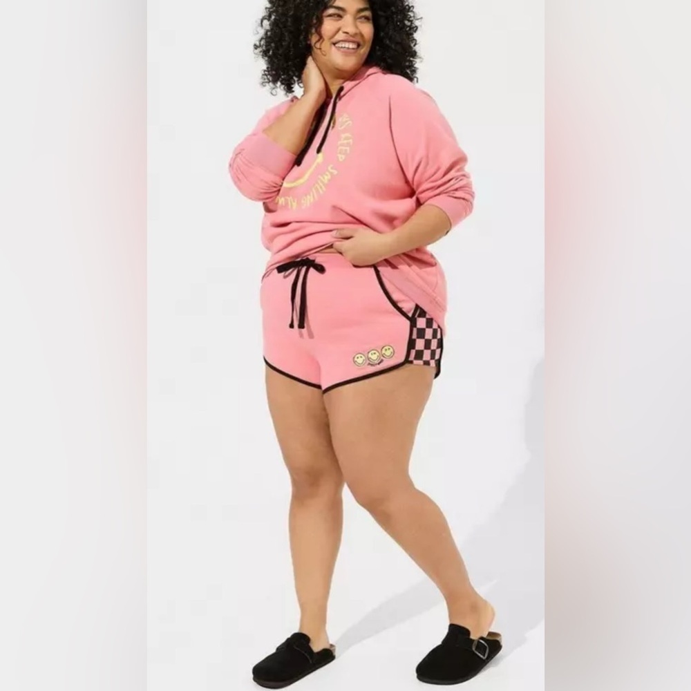Torrid Vinyl Icons Pink Smiley Cozy Fleece Drawstring Shorts Size 1X (14/16)